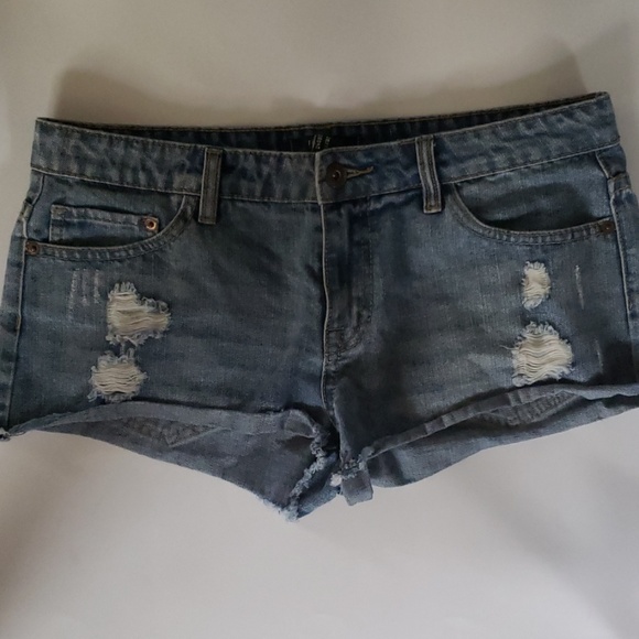 Shorts - Picture 1 of 3